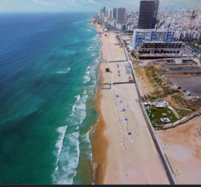 BIG 4 Rooms On The Beach Aristo